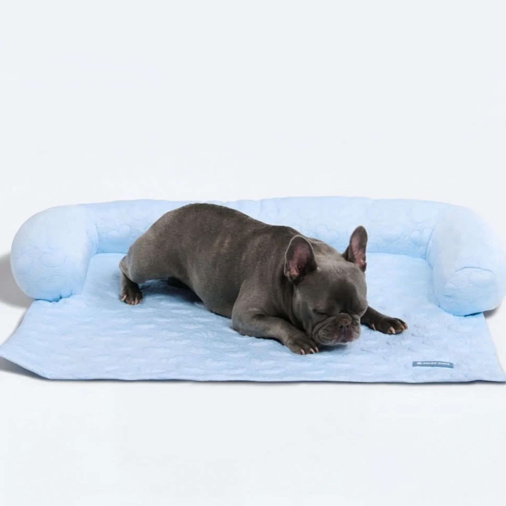 Frostcore™ Cooling Couch Cover Dog Bed - Hearts Blue