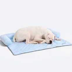 Frostcore™ Cooling Couch Cover Dog Bed - Hearts Blue