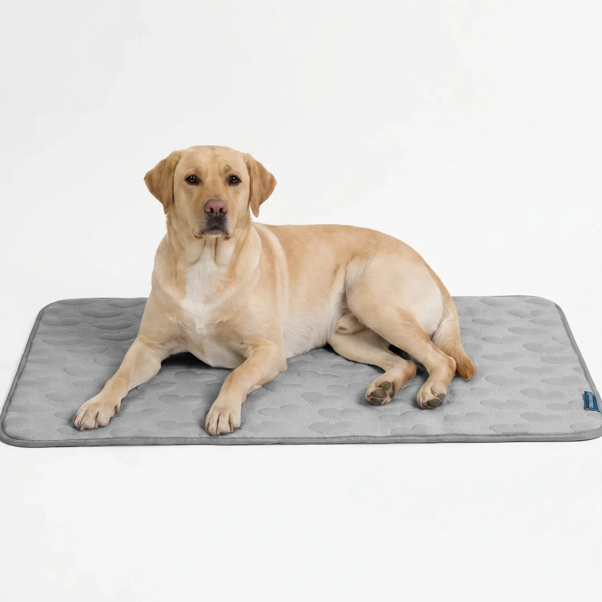 Frostcore™ Cooling Mat - Hearts Grey